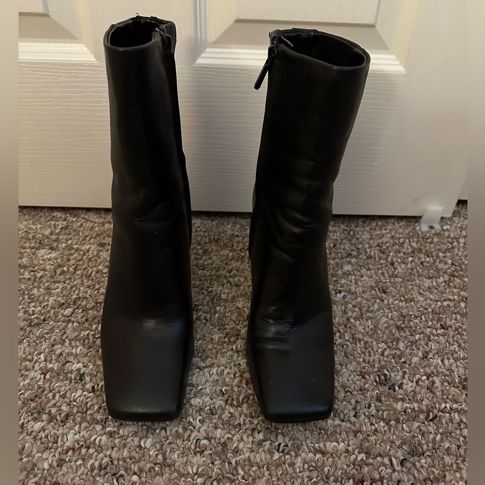 Black Leather Sam Edelman Ankle Boots with Stacked Heel. Size 7.